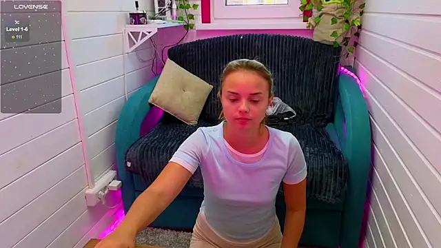 Misss Vikk online show from 09.10.25