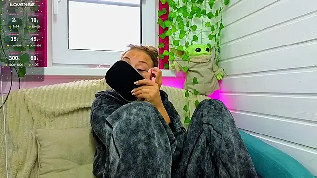 Misss Vikk online show from 09.20.25