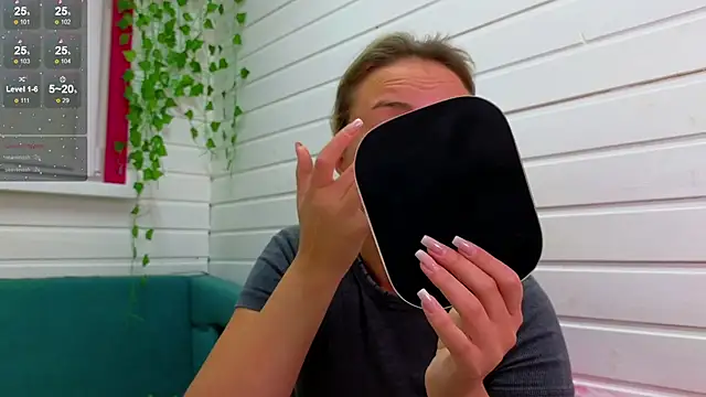 Misss Vikk online show from 10.05.25