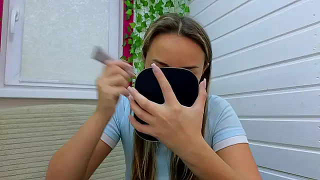 Misss Vikk online show from 10.25.25