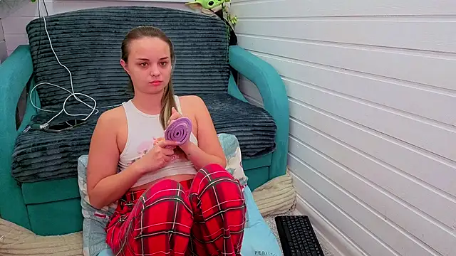 Misss Vikk online show from 11.27.25