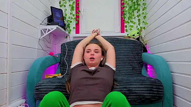 Misss Vikk online show from 12.02.25