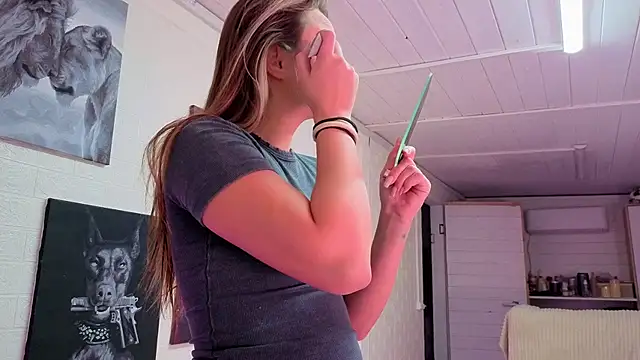 Misss Vikk online show from 12.05.25