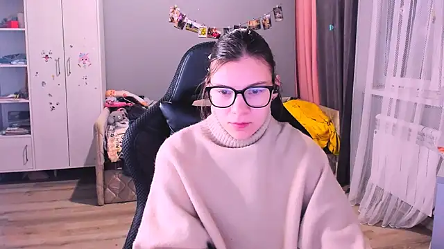 MollyLollipop online show from 12.16.25