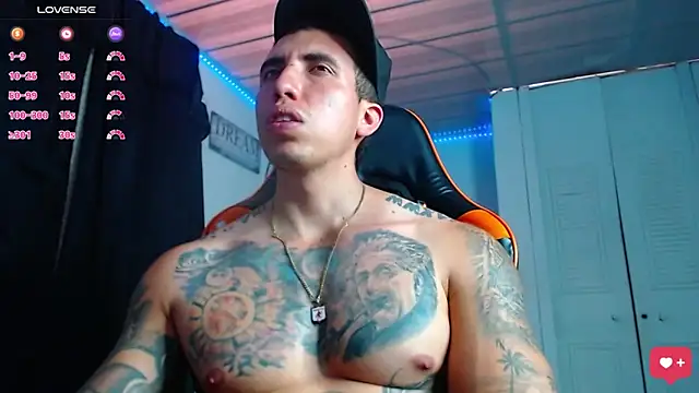 Snapshot of Adam_Hudsond chatting on 10.31.25 Adam Hudsond online show from 10.31.25