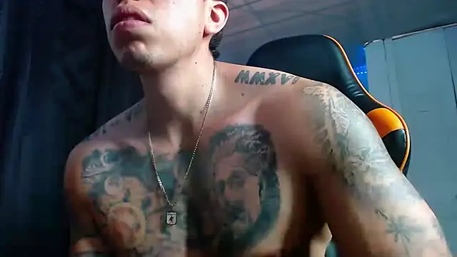 Snapshot of Adam_Hudsond chatting on 11.02.25 Adam Hudsond online show from 11.02.25