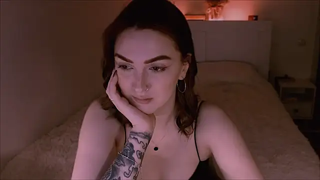 LilyFarey online show from 02.04.25
