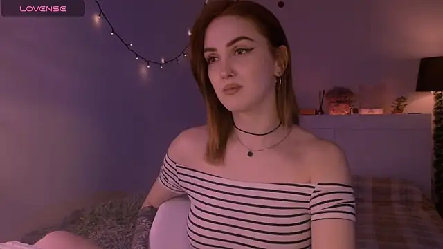 Snapshot of LilyFarey chatting on 11.19.25 LilyFarey online show from 11.19.25