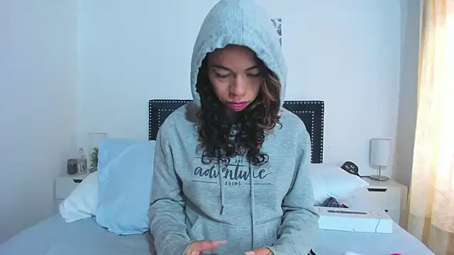 Snapshot of ZulyMichels chatting on 02.11.25 ZulyMichels online show from 02.11.25