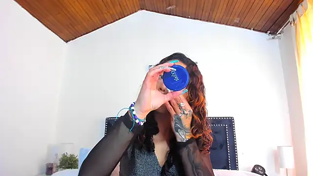 Snapshot of ZulyMichels chatting on 02.22.25 ZulyMichels online show from 02.22.25