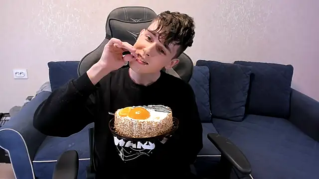 James Mills online show from 11.04.25