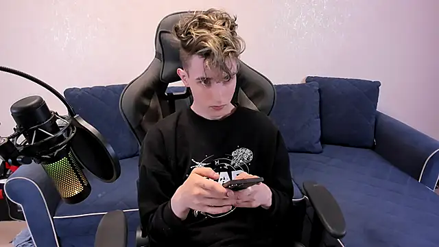 James Mills online show from 11.06.25