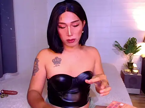 MissMagdalena online show from 11.25.25