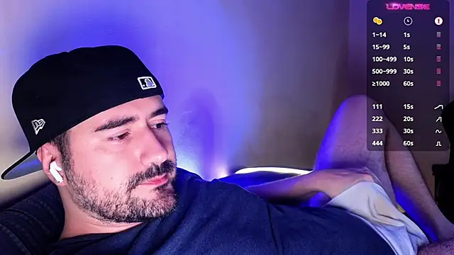 Snapshot of DominantTheo chatting on 12.11.24 DominantTheo online show from 12.11.24