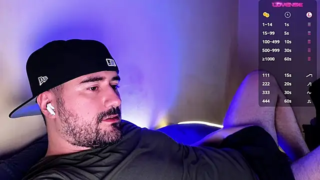 Snapshot of DominantTheo chatting on 12.23.24 DominantTheo online show from 12.23.24