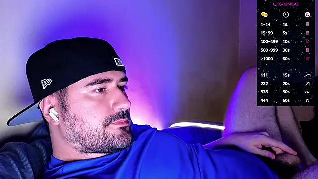 Snapshot of DominantTheo chatting on 01.06.25 DominantTheo online show from 01.06.25