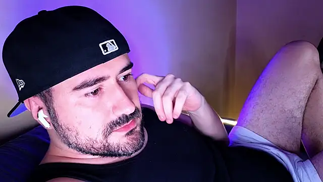 Snapshot of DominantTheo chatting on 02.28.25 DominantTheo online show from 02.28.25