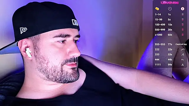 Snapshot of DominantTheo chatting on 03.09.25 DominantTheo online show from 03.09.25