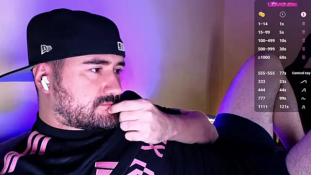 Snapshot of DominantTheo chatting on 03.17.25 DominantTheo online show from 03.17.25