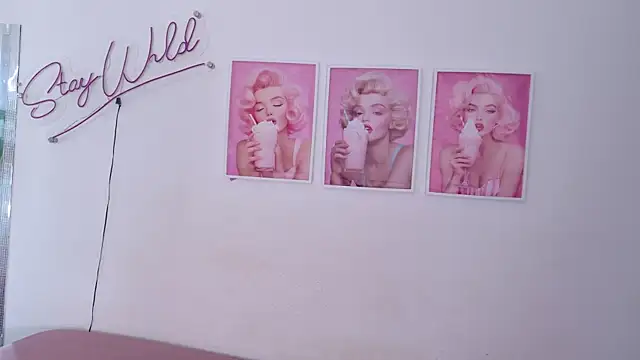 Adele LatinLady online show from 04.12.26