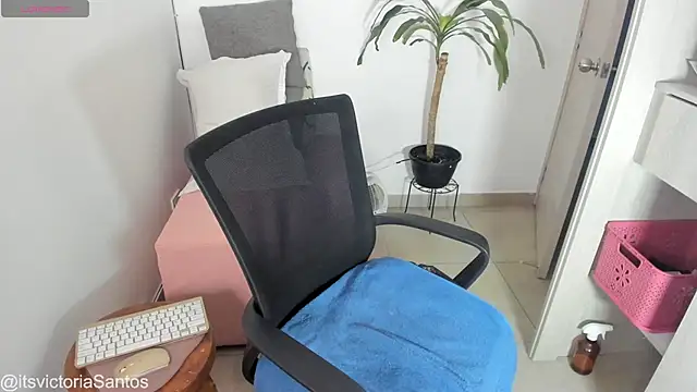 Victoriasant online show from 10.19.25