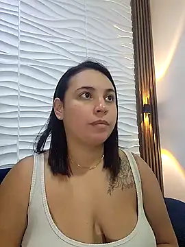 Snapshot of LizzRouse chatting on 02.04.26 LizzRouse online show from 02.04.26