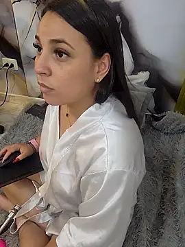 Snapshot of LizzRouse chatting on 05.08.26 LizzRouse online show from 05.08.26