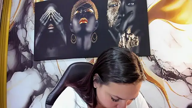 Snapshot of LizzRouse chatting on 06.05.26 LizzRouse online show from 06.05.26