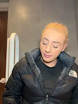 Strongqueen online show from 10.18.25