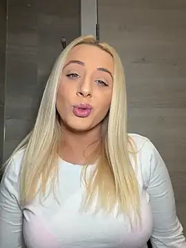 Strongqueen online show from 10.24.25