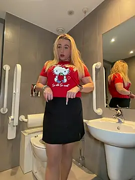 Strongqueen online show from 04.10.26