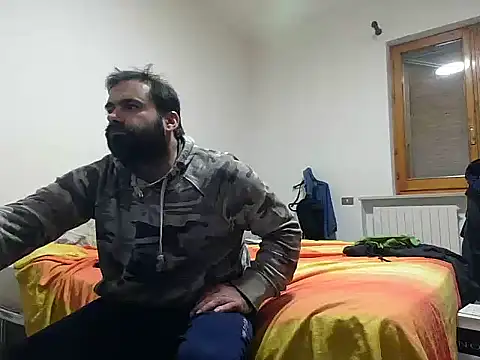 Snapshot of Attila985 chatting on 11.07.25 Attila985 online show from 11.07.25