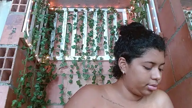 Snapshot of belindathompson chatting on 01.10.25 belindathompson online show from 01.10.25