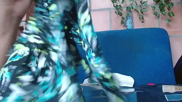 Snapshot of belindathompson chatting on 10.31.25 belindathompson online show from 10.31.25