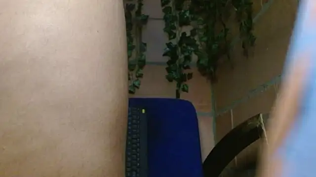 Snapshot of belindathompson chatting on 11.13.25 belindathompson online show from 11.13.25