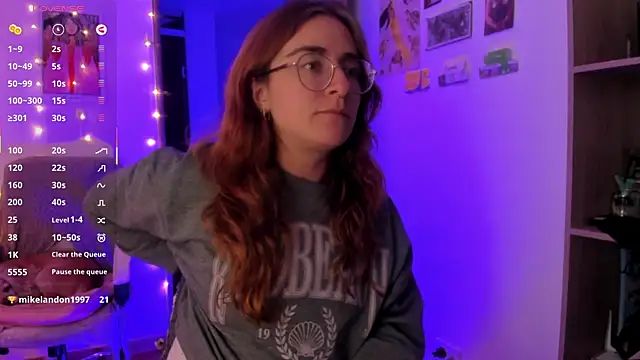 Snapshot of linda_giggle chatting on 10.01.25 linda giggle online show from 10.01.25