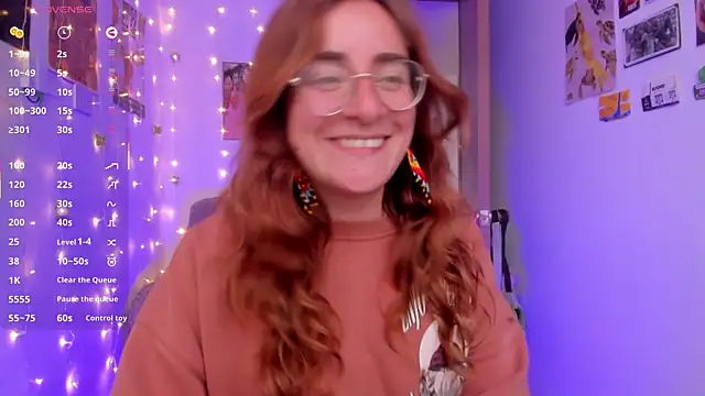 Snapshot of linda_giggle chatting on 10.01.25 linda giggle online show from 10.01.25