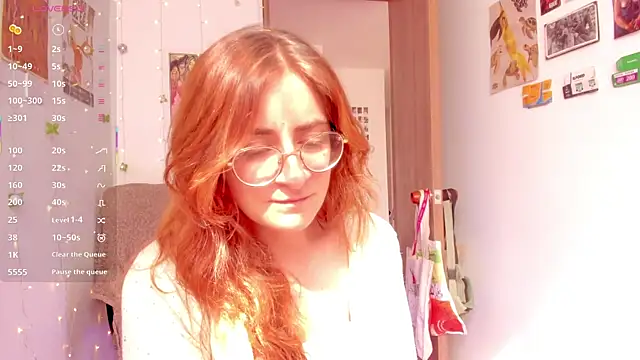 Snapshot of linda_giggle chatting on 10.02.25 linda giggle online show from 10.02.25