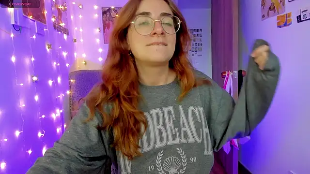 Snapshot of linda_giggle chatting on 10.05.25 linda giggle online show from 10.05.25