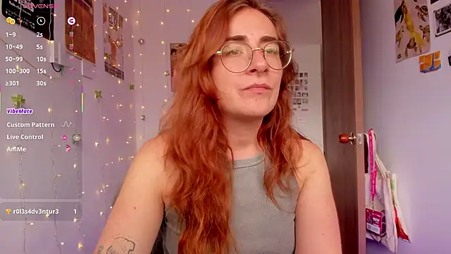 Snapshot of linda_giggle chatting on 10.07.25 linda giggle online show from 10.07.25