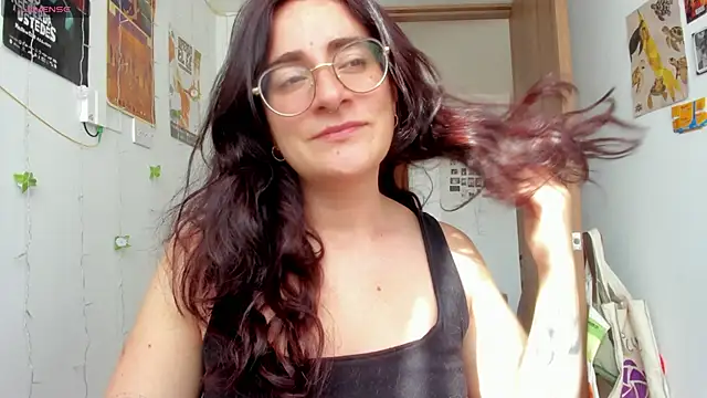 Snapshot of linda_giggle chatting on 10.15.25 linda giggle online show from 10.15.25