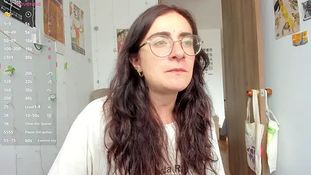 Snapshot of linda_giggle chatting on 10.25.25 linda giggle online show from 10.25.25