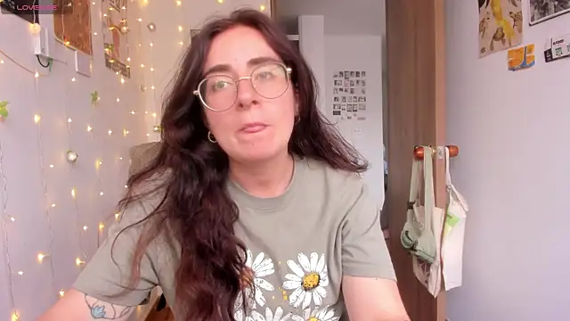 Snapshot of linda_giggle chatting on 10.30.25 linda giggle online show from 10.30.25