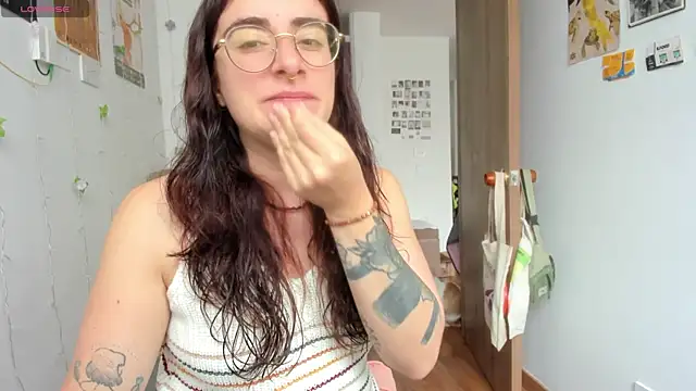 Snapshot of linda_giggle chatting on 11.06.25 linda giggle online show from 11.06.25