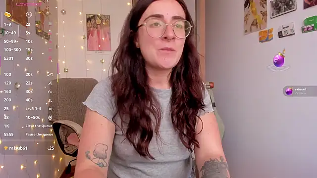 Snapshot of linda_giggle chatting on 11.10.25 linda giggle online show from 11.10.25