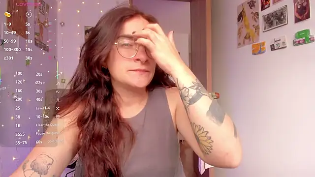 Snapshot of linda_giggle chatting on 11.11.25 linda giggle online show from 11.11.25