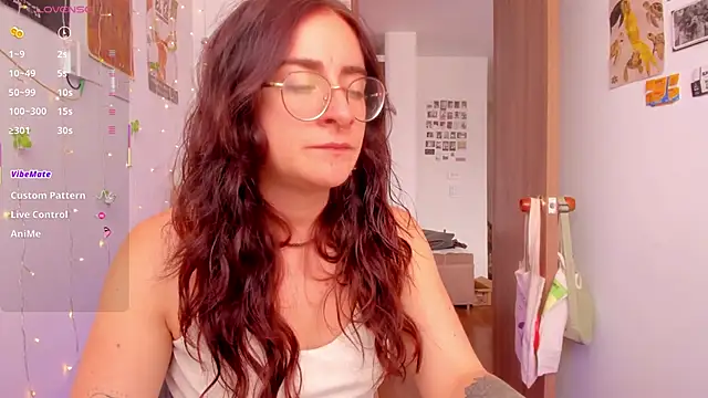 Snapshot of linda_giggle chatting on 11.12.25 linda giggle online show from 11.12.25