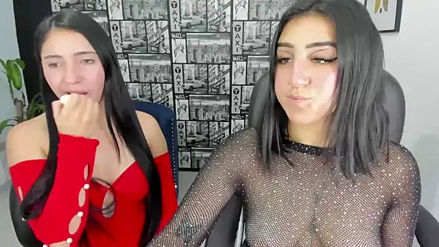 Snapshot of Isa_And_Natasha chatting on 02.25.25 Isa And Natasha online show from 02.25.25