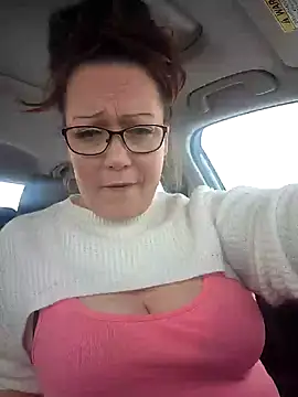 Snapshot of BBWQUEENBEEE chatting on 01.19.25 BBWQUEENBEEE online show from 01.19.25