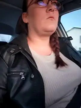 Snapshot of BBWQUEENBEEE chatting on 02.19.25 BBWQUEENBEEE online show from 02.19.25